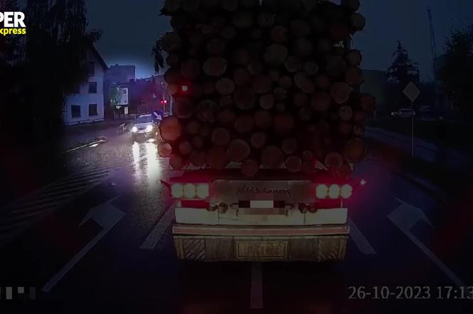 Bielsk Podlaski. Kobieta potrącona na pasach. Wstała i odeszła. Kierowca odjechał. Policjanci proszą o pomoc
