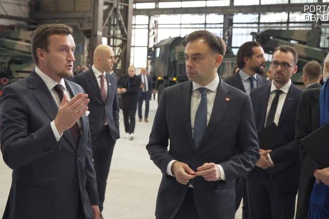 Ponad 386 mln zł dla Jelcza, Rosomaka i Bumaru-Łabędy. Domański: pieniądze muszą zostawać w Polsce