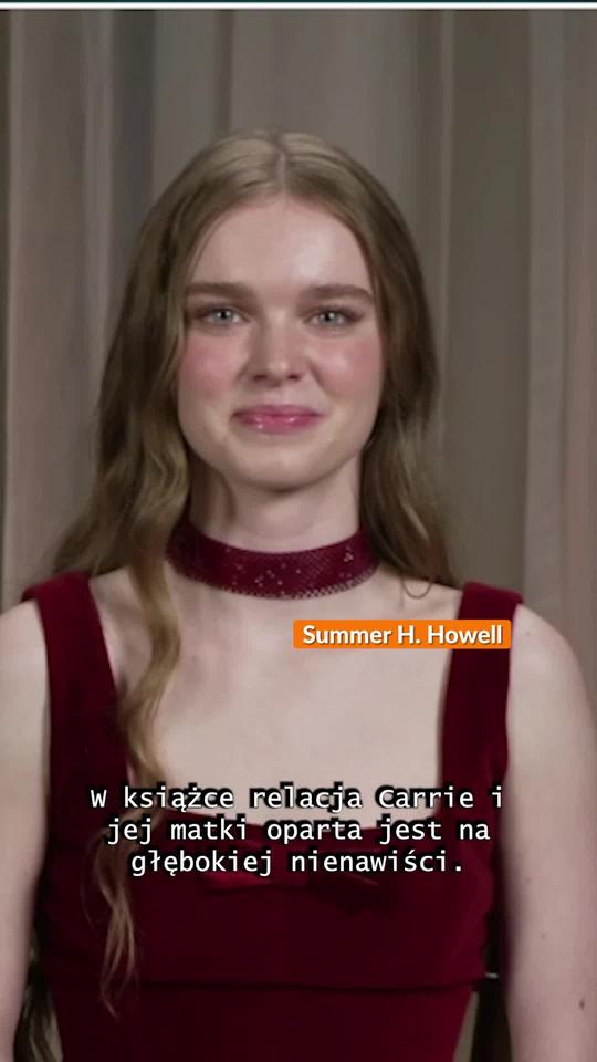 Samantha Sloyan i Summer H. Howell SHORT1