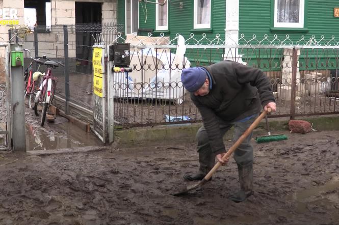 Rolnicy. Podlasie. Gienek z Plutycz i turystki w białych kozaczkach. Wziął sprawy w swoje ręce