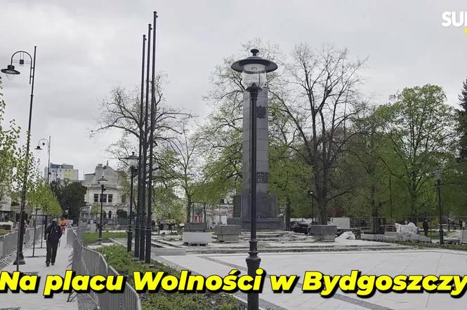 Nowe oblicze placu Wolności. Kwiaciarnie już zamontowane, koniec prac coraz bliżej