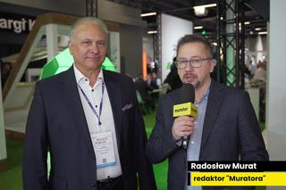 Janusz Komurkiewicz o 35-leciu FAKRO na targach Dach Forum Kielce. Rozmowa Muratora