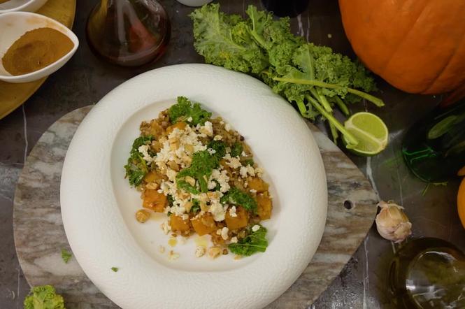 Kremowa zupa z dyni z glonami wakame i octem balsamicznym. Trzymaj przepis Michała Molendy